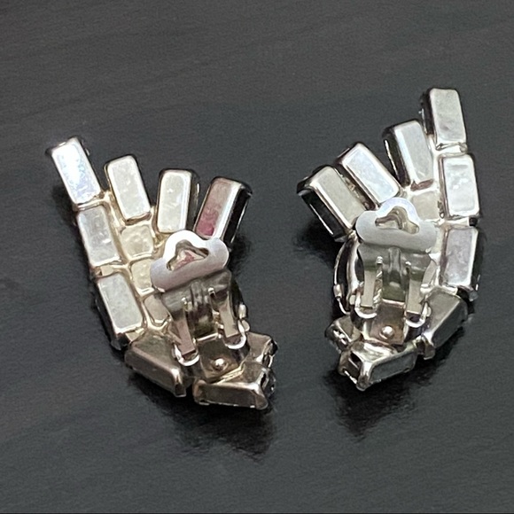 Vintage Unsigned Juliana? Green Rhinestones Climber Clip On Earrings - Picture 11 of 11